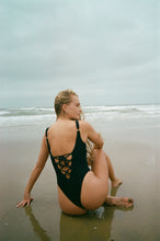 Load image into Gallery viewer, Alexa 1pc - Black
