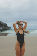 Load image into Gallery viewer, Alexa 1pc - Black
